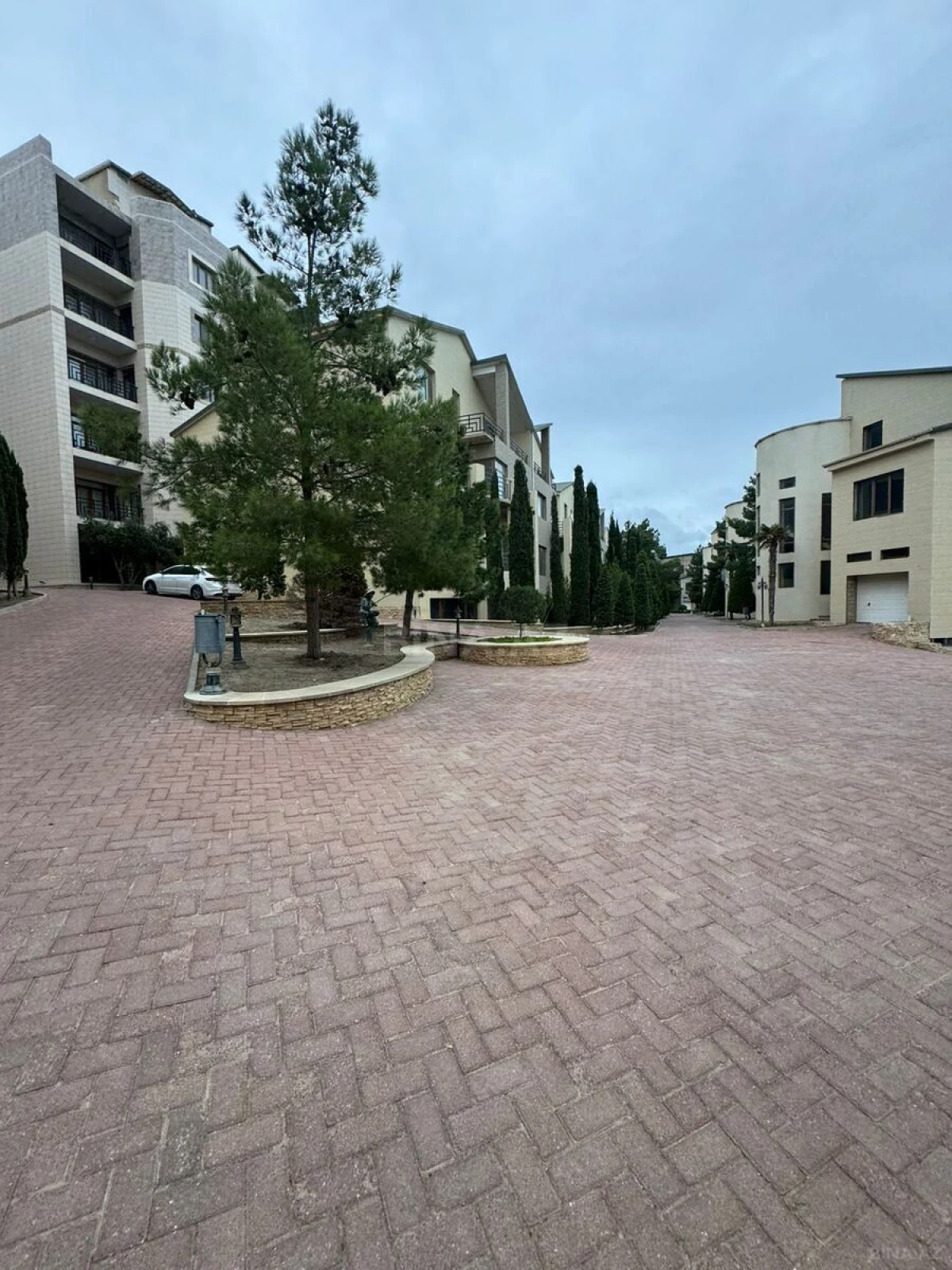 Kirayə verilir 3 otaqlı mənzil 160 m²