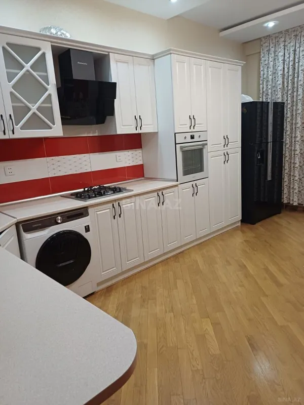Kirayə verilir 3 otaqlı mənzil 160 m²