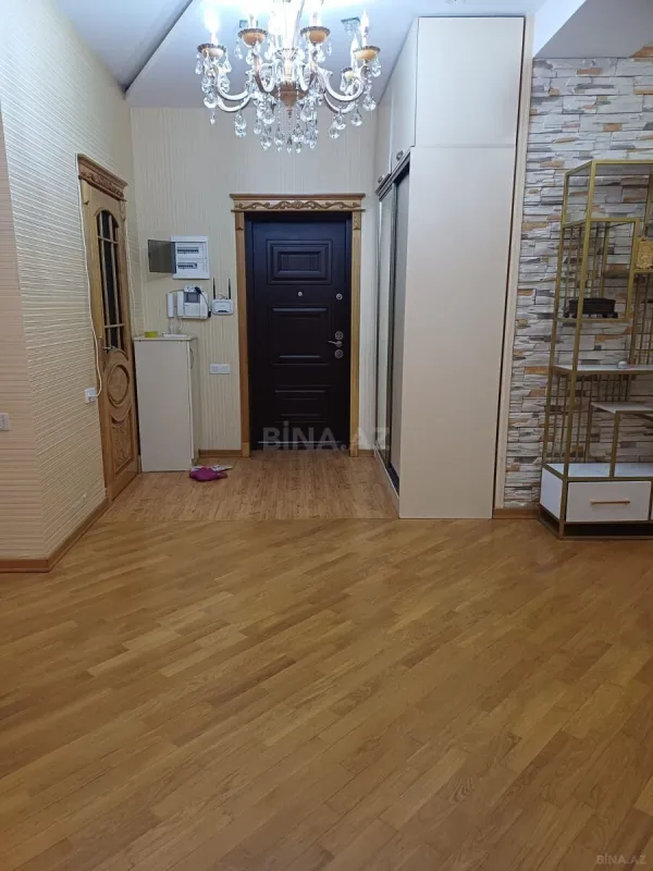 Kirayə verilir 3 otaqlı mənzil 160 m²