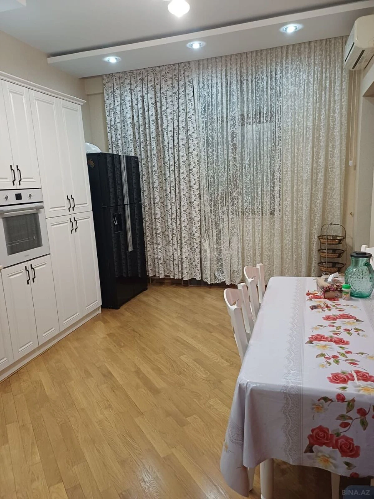 Kirayə verilir 3 otaqlı mənzil 160 m²