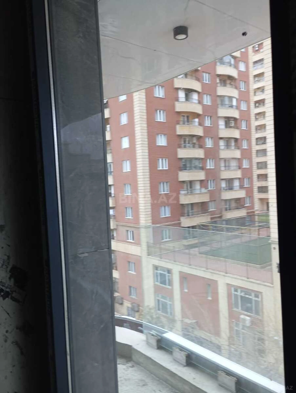 Satılır 2 otaqlı mənzil 67 m²