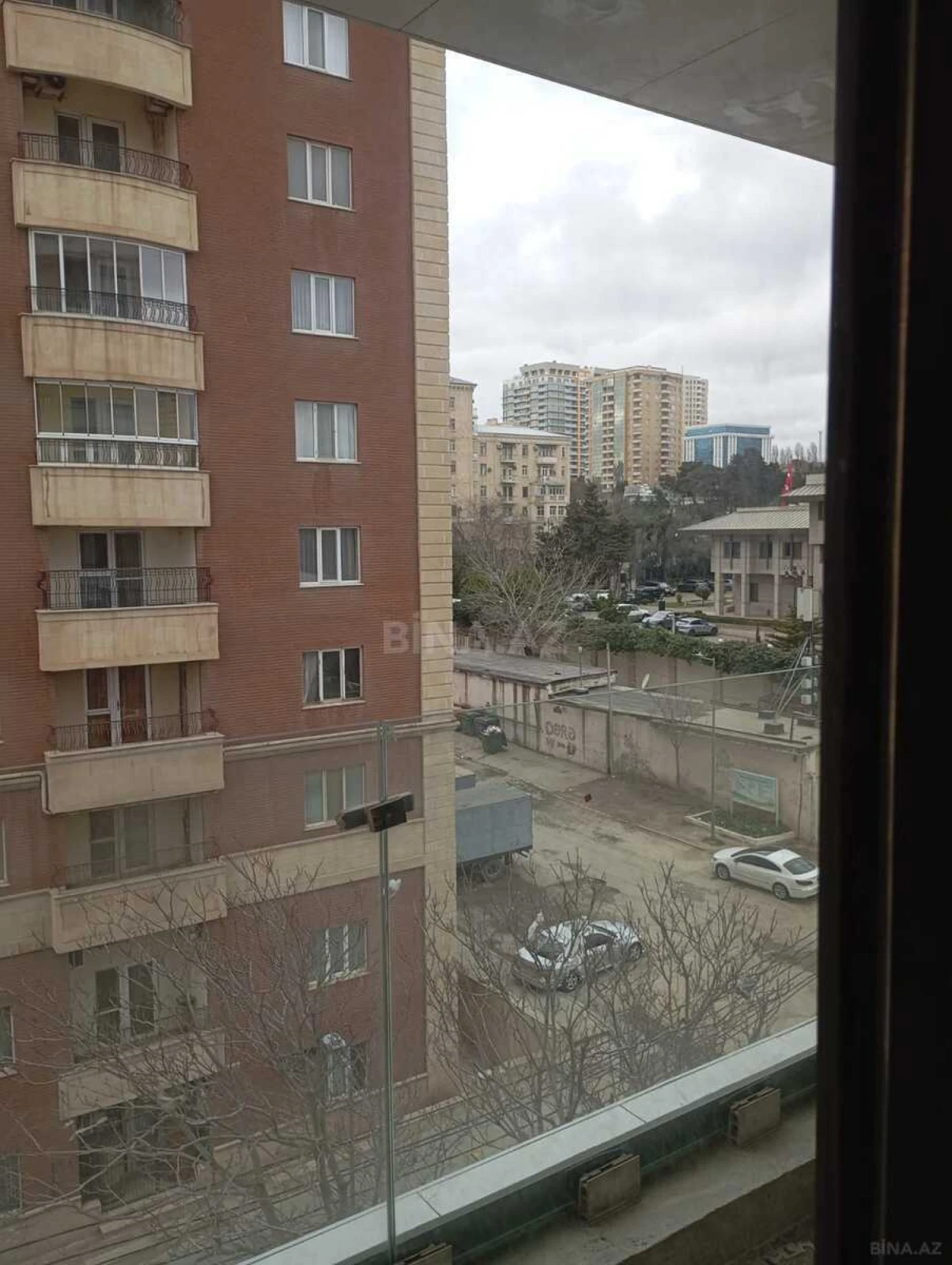 Satılır 2 otaqlı mənzil 67 m²