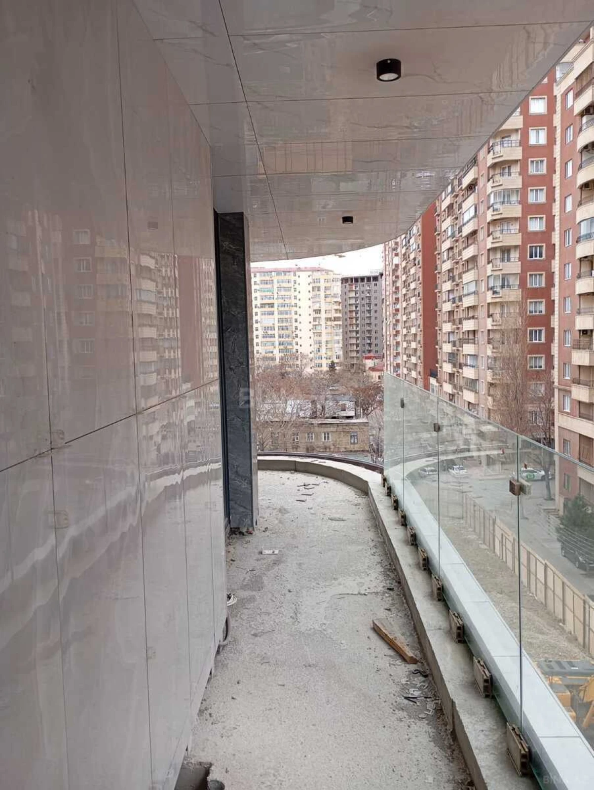 Satılır 2 otaqlı mənzil 67 m²