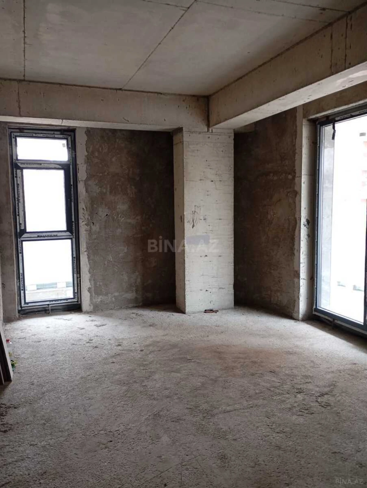 Satılır 2 otaqlı mənzil 67 m²
