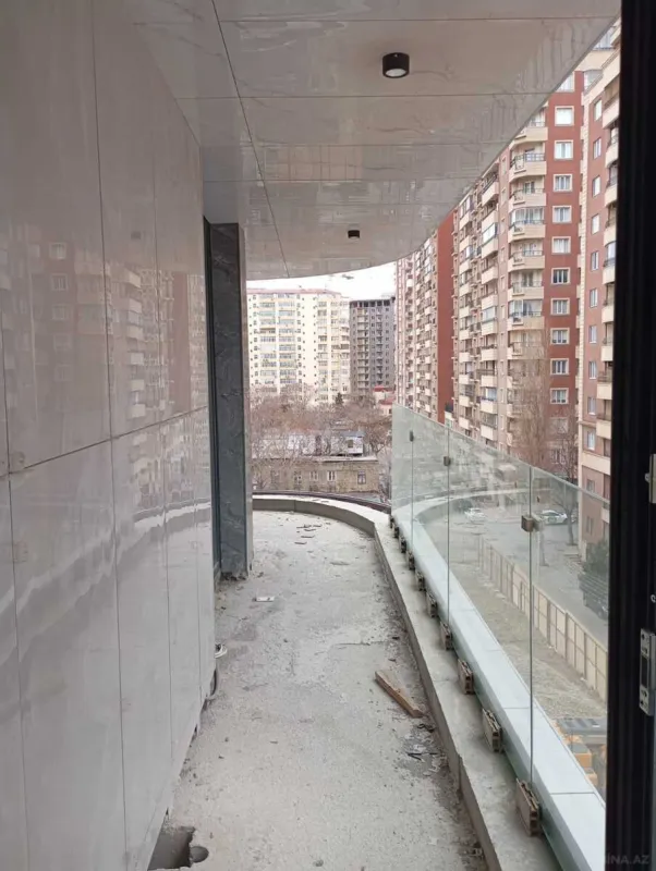 Satılır 2 otaqlı mənzil 67 m²