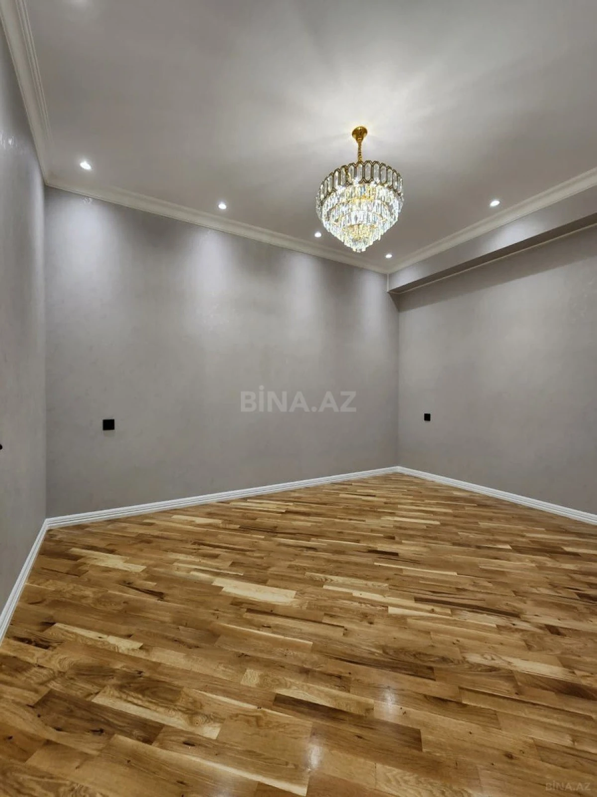 Satılır 3 otaqlı mənzil 115 m²