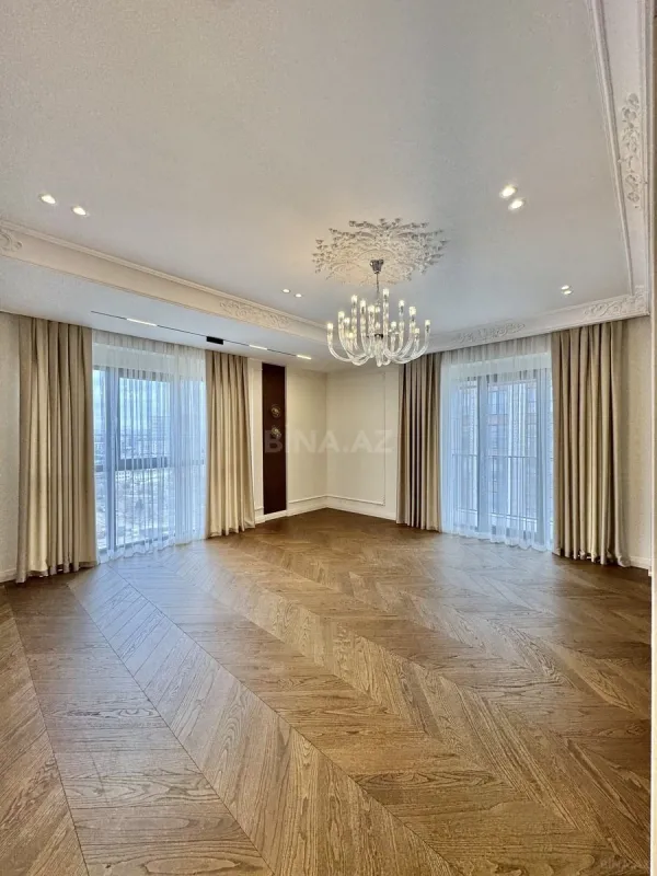 Satılır 3 otaqlı mənzil 127 m²