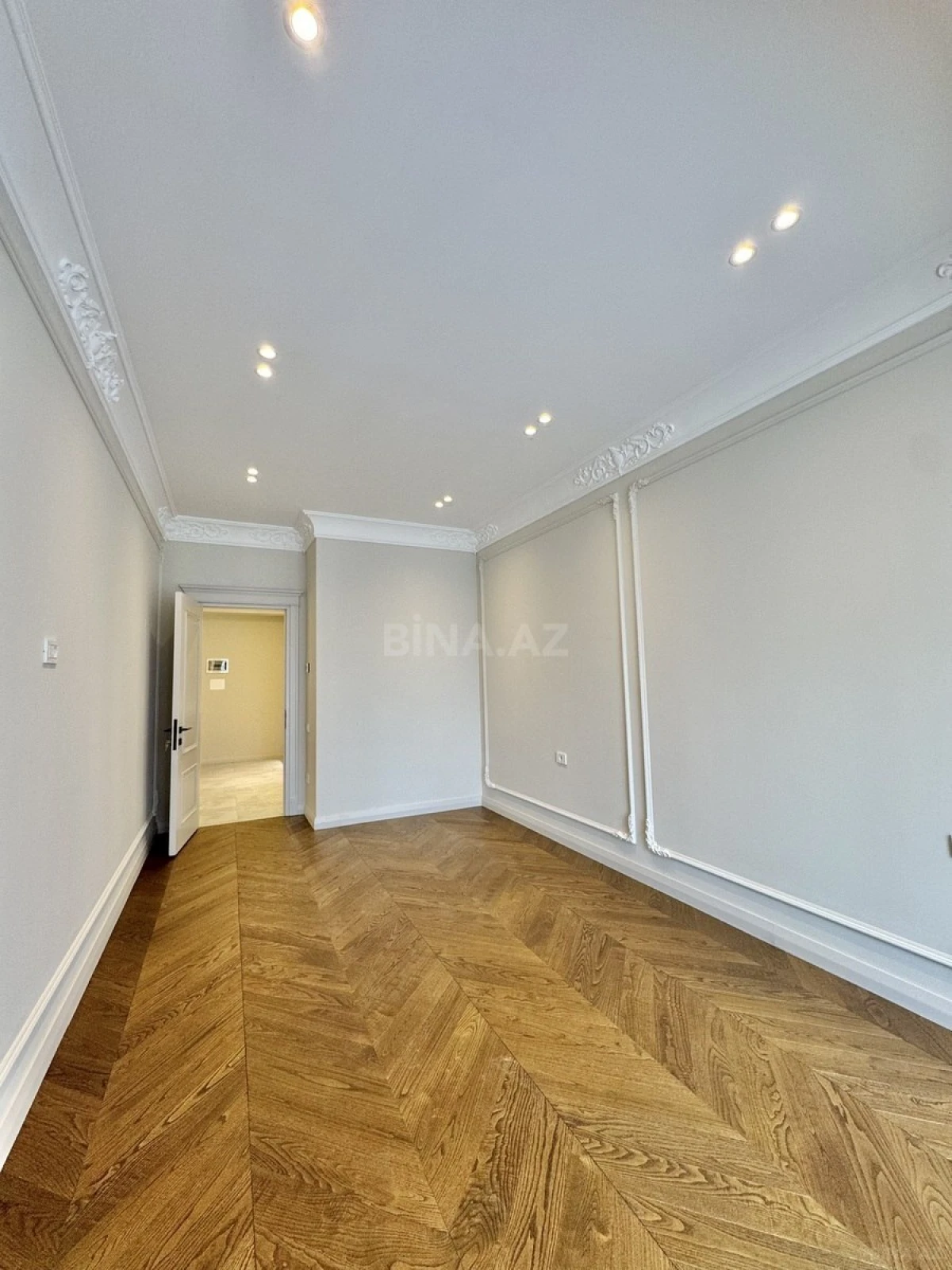 Satılır 3 otaqlı mənzil 127 m²