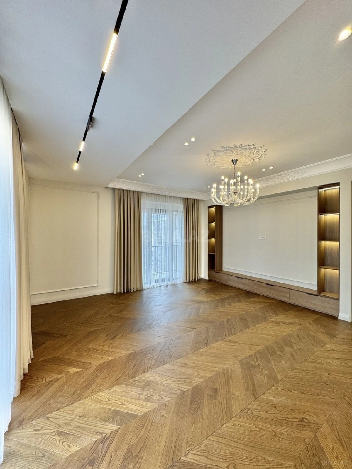 Satılır 3 otaqlı mənzil 127 m²