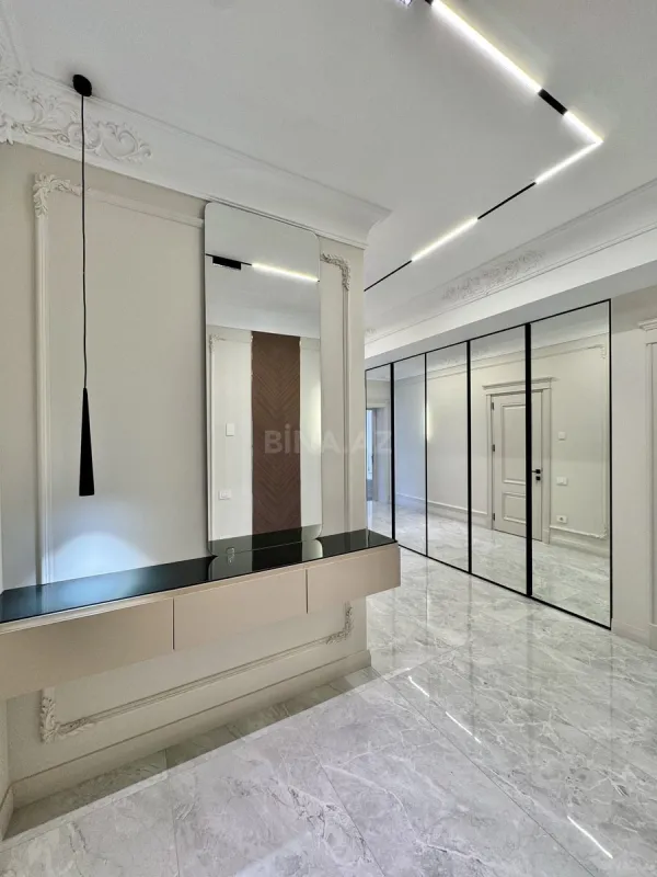 Satılır 3 otaqlı mənzil 127 m²