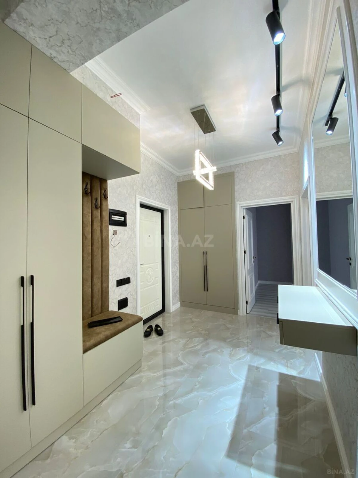 Kirayə verilir 2 otaqlı mənzil 85 m²