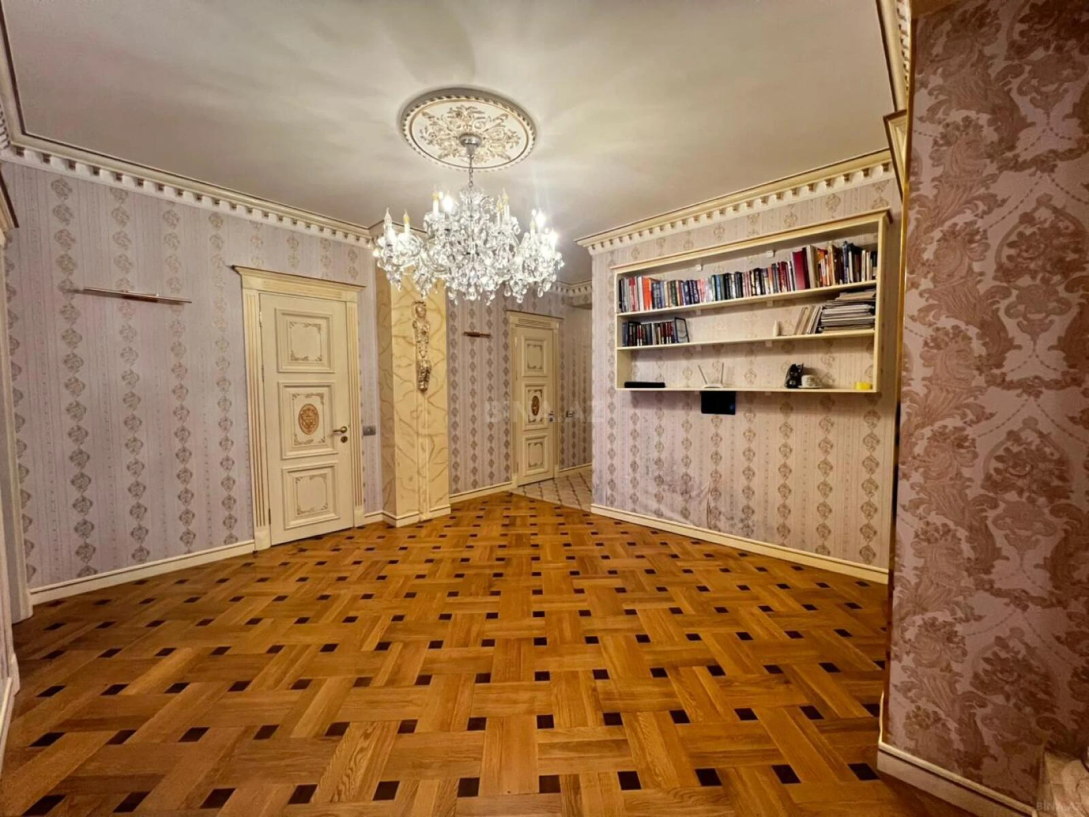 Kirayə verilir 4 otaqlı mənzil 236 m²