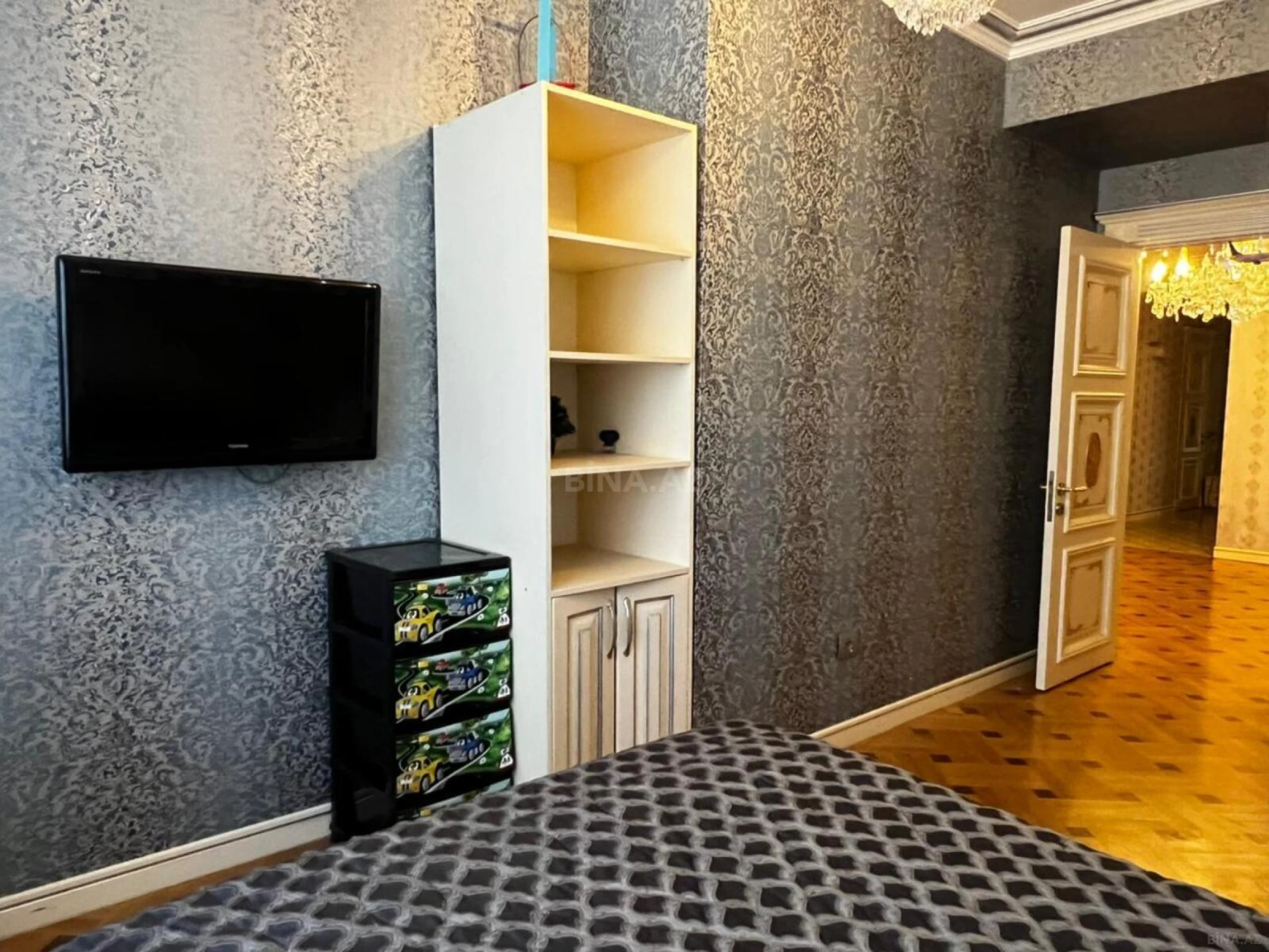 Kirayə verilir 4 otaqlı mənzil 236 m²