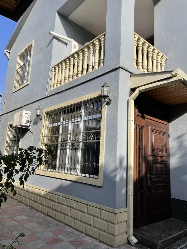 Satılır 5 otaqlı həyət evi 200 m²