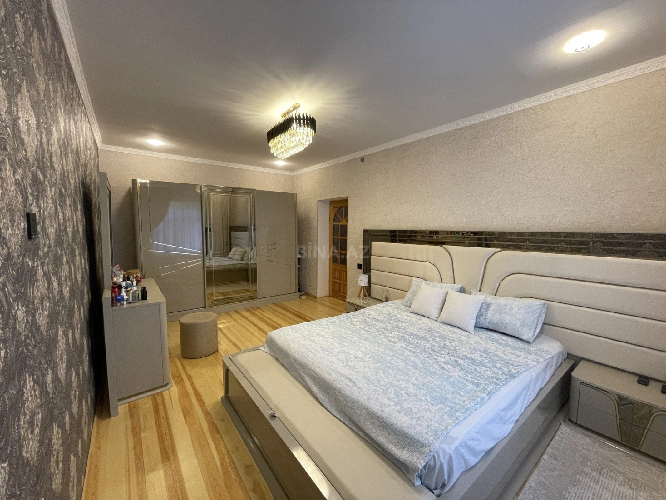 Satılır 5 otaqlı həyət evi 200 m²