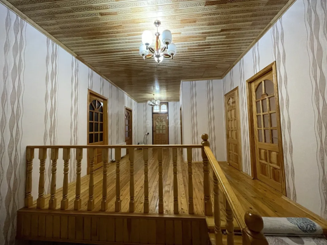 Satılır 5 otaqlı həyət evi 200 m²