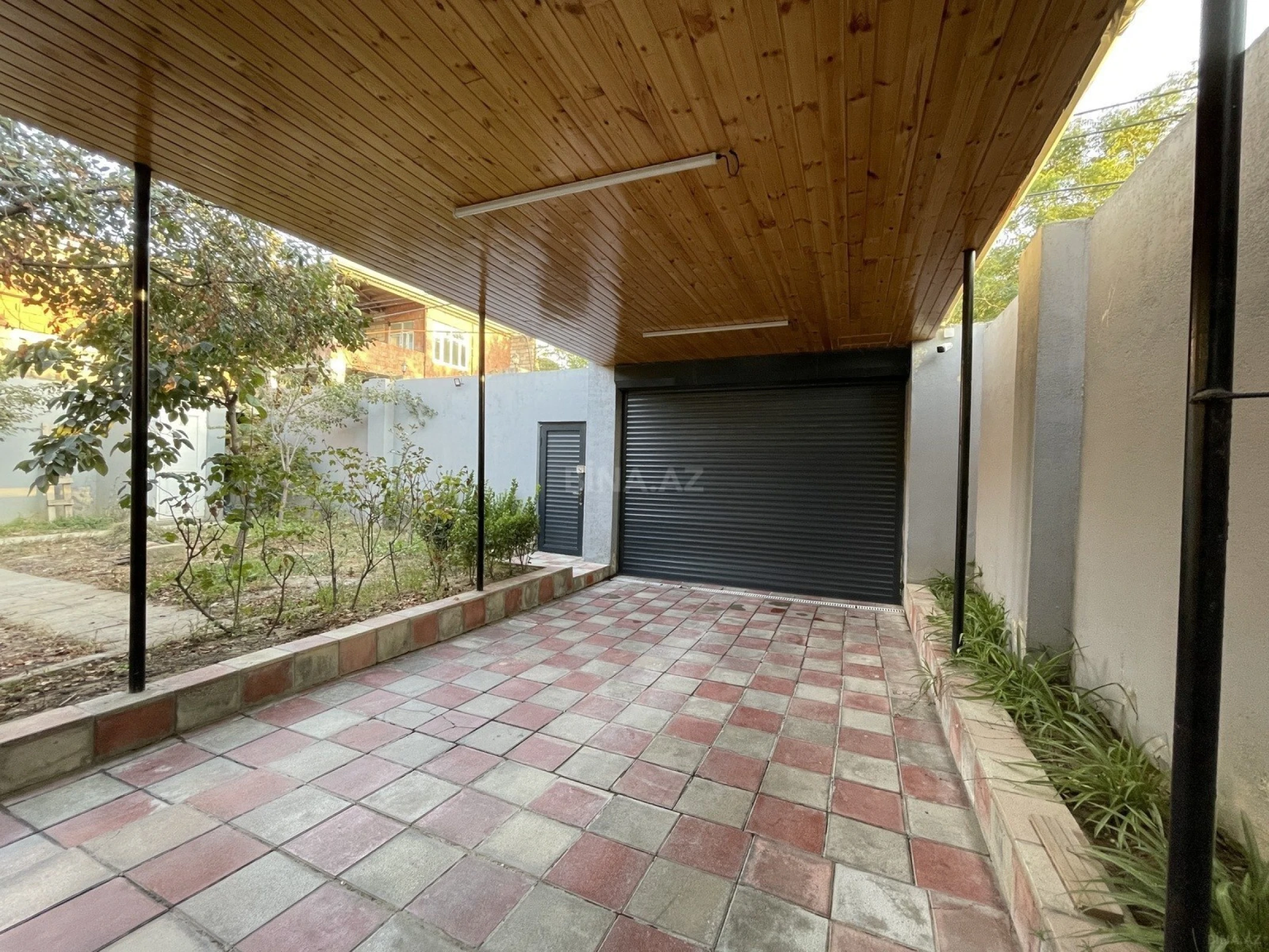 Satılır 5 otaqlı həyət evi 200 m²
