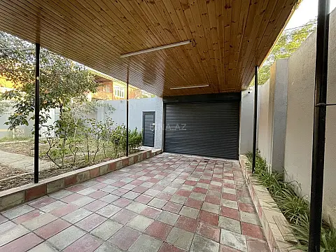Satılır 5 otaqlı həyət evi 200 m²