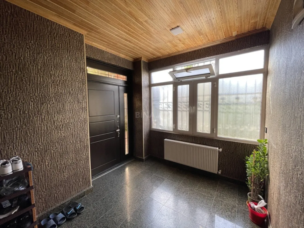 Satılır 5 otaqlı həyət evi 200 m²