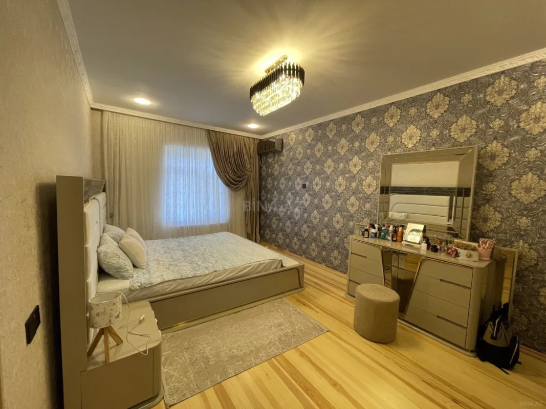 Satılır 5 otaqlı həyət evi 200 m²
