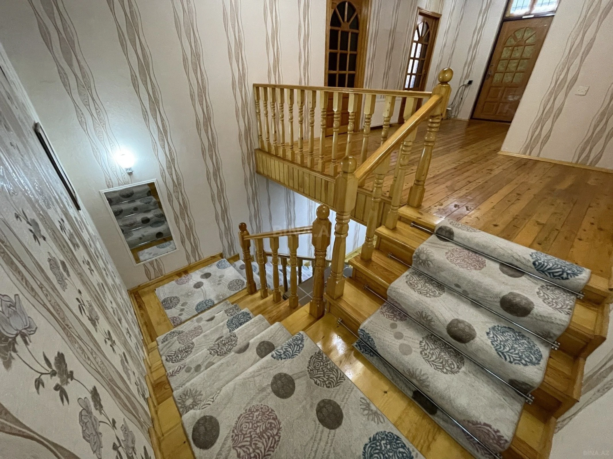 Satılır 5 otaqlı həyət evi 200 m²