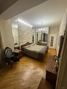 Satılır 3 otaqlı mənzil 134 m²