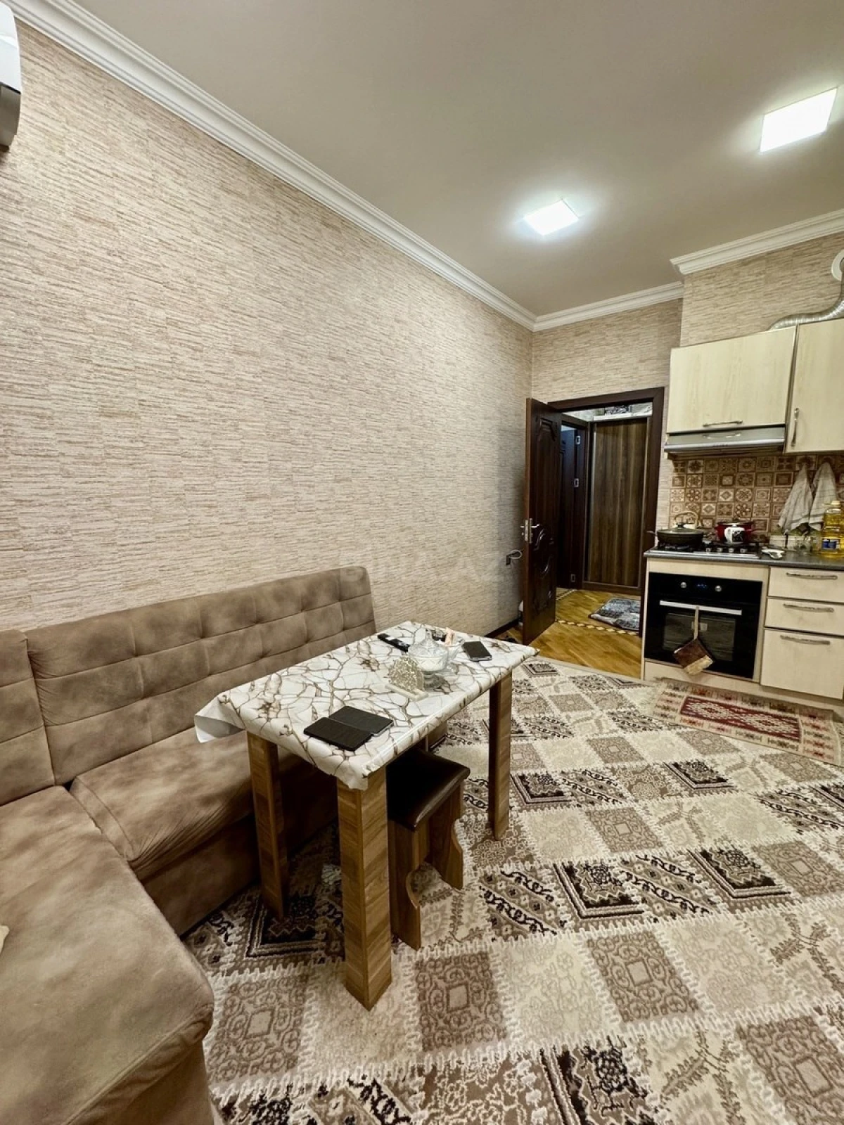 Satılır 2 otaqlı mənzil 76 m²