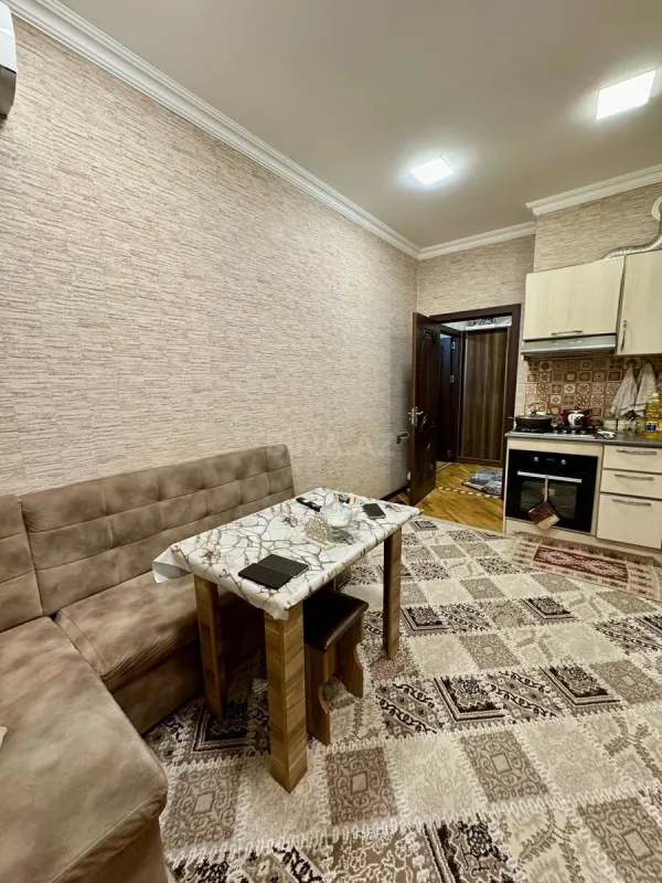 Satılır 2 otaqlı mənzil 76 m²