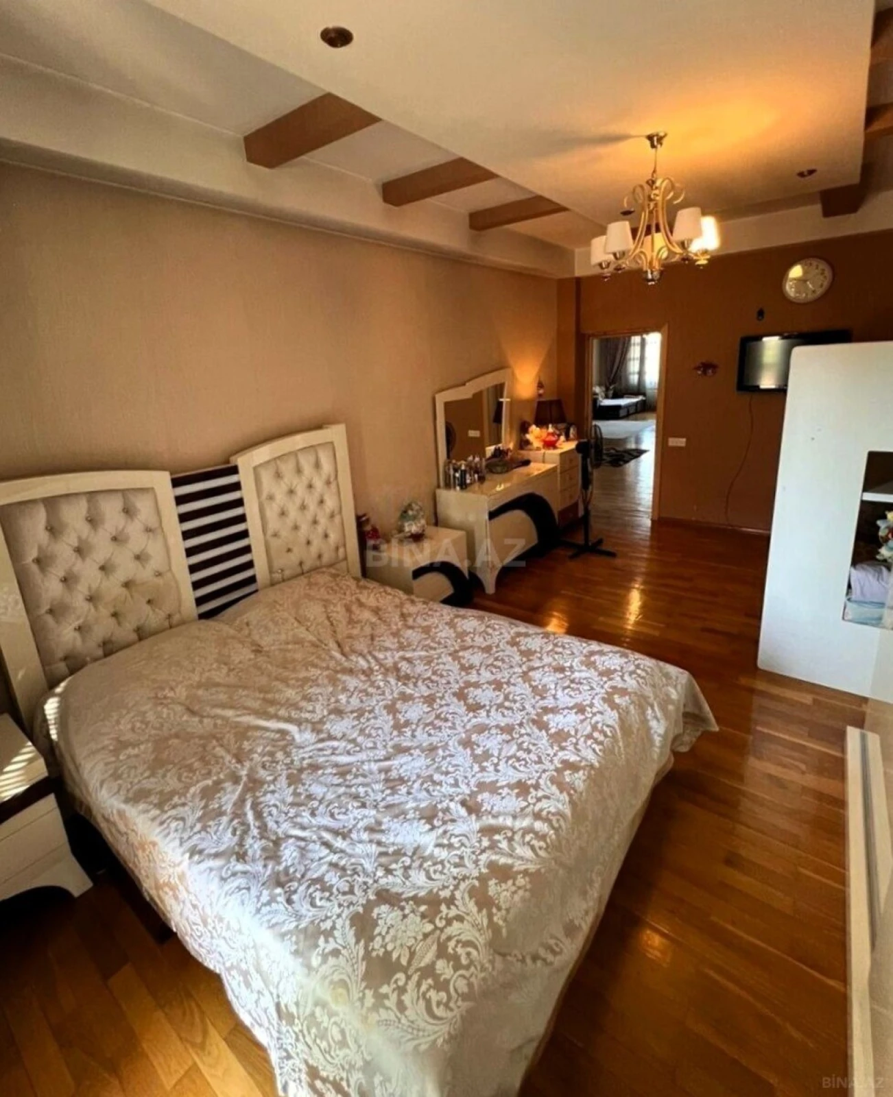 Satılır 2 otaqlı mənzil 108 m²