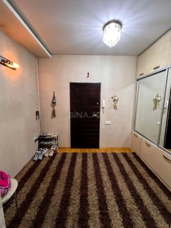 Satılır 2 otaqlı mənzil 108 m²