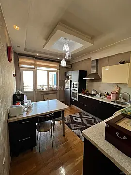 Satılır 2 otaqlı mənzil 108 m²