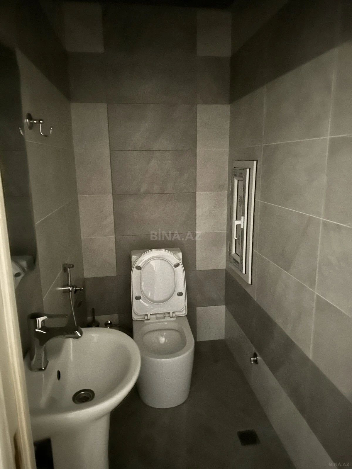 Satılır 2 otaqlı mənzil 98 m²