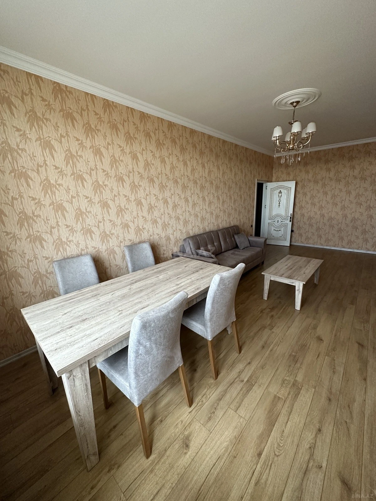 Satılır 2 otaqlı mənzil 98 m²