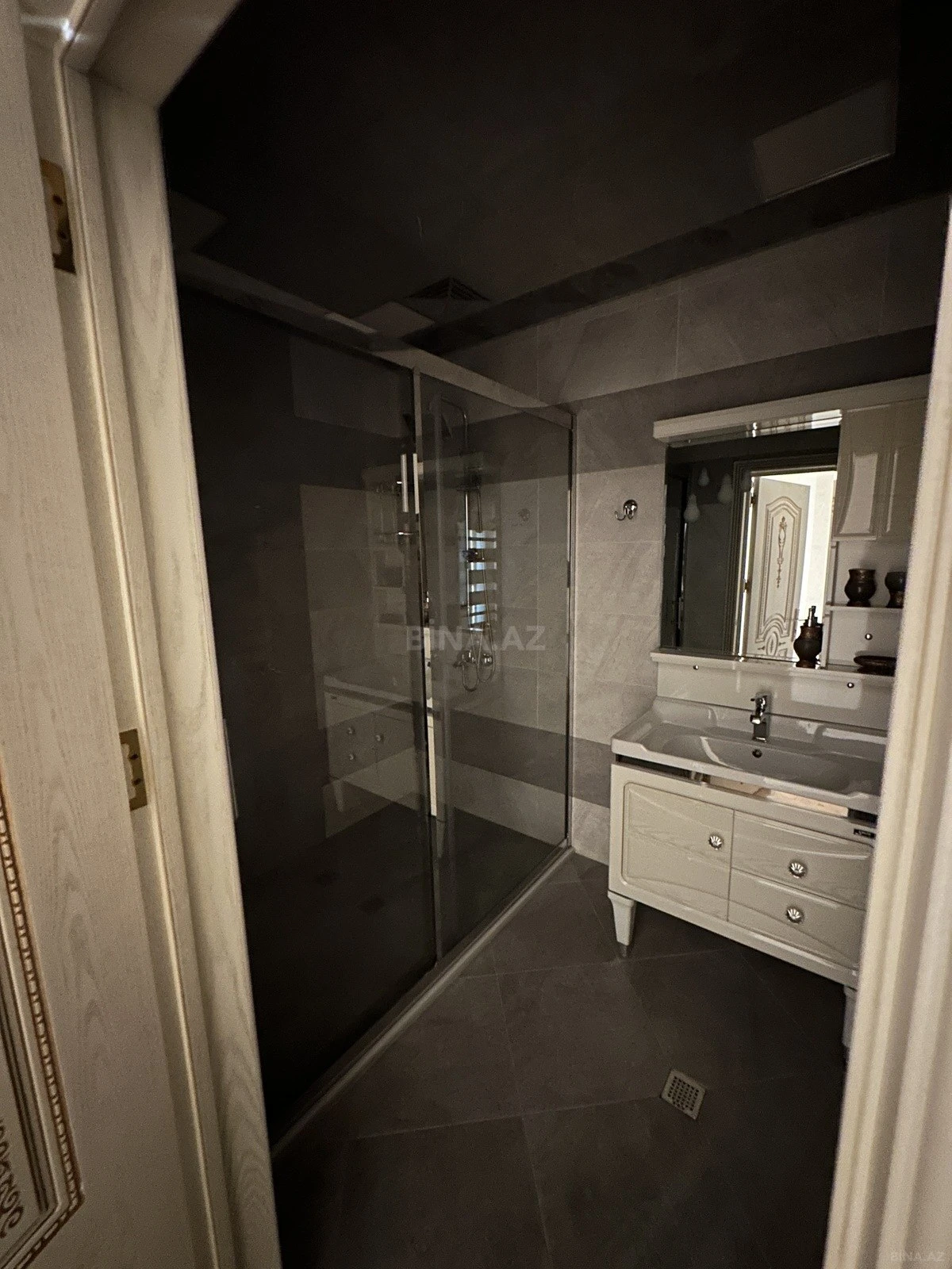 Satılır 2 otaqlı mənzil 98 m²