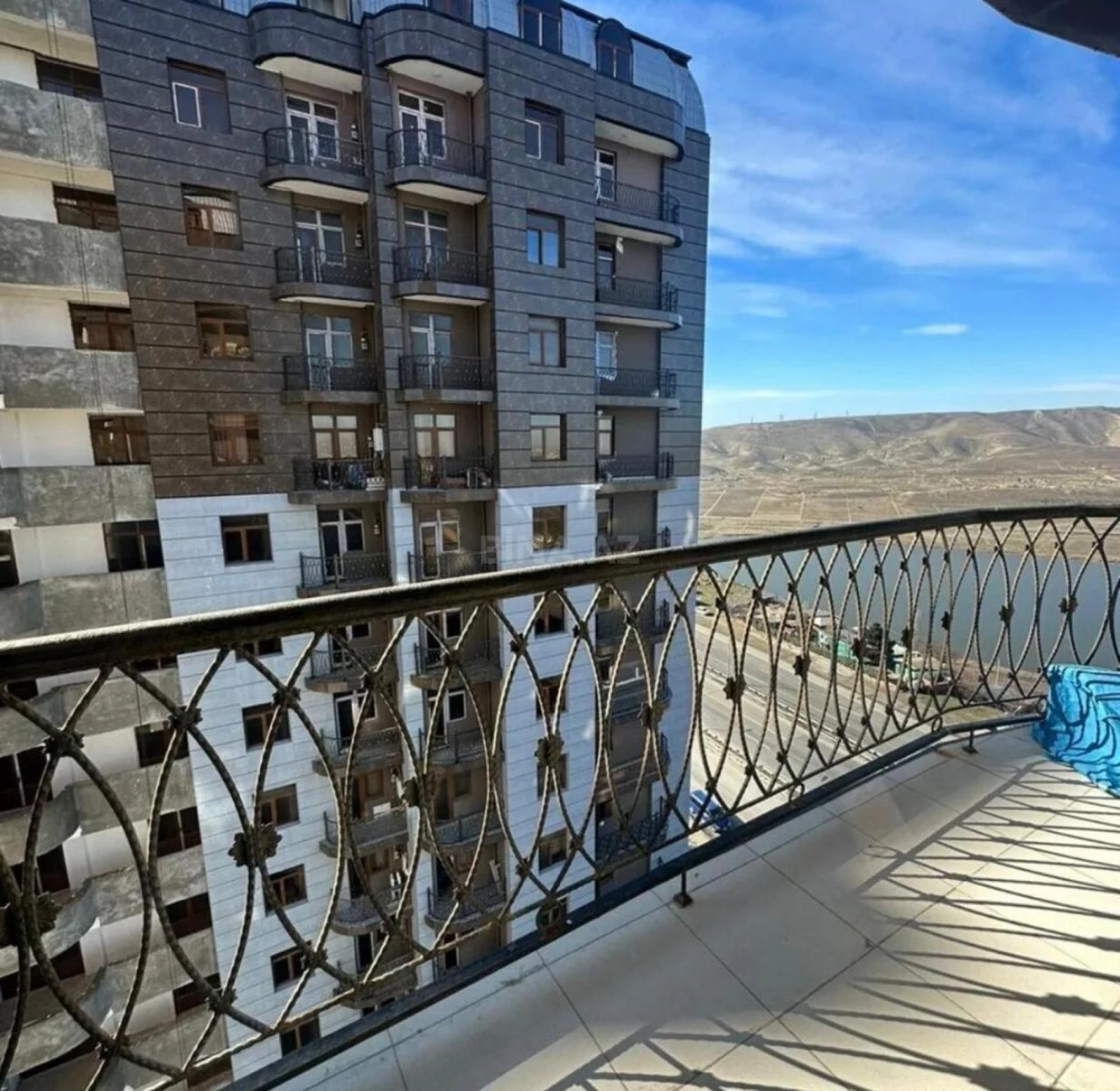 Satılır 3 otaqlı mənzil 77 m²