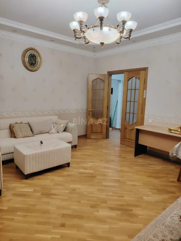 Kirayə verilir 2 otaqlı mənzil 95 m²
