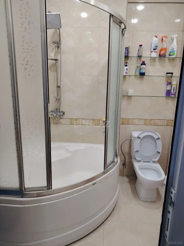 Kirayə verilir 2 otaqlı mənzil 95 m²