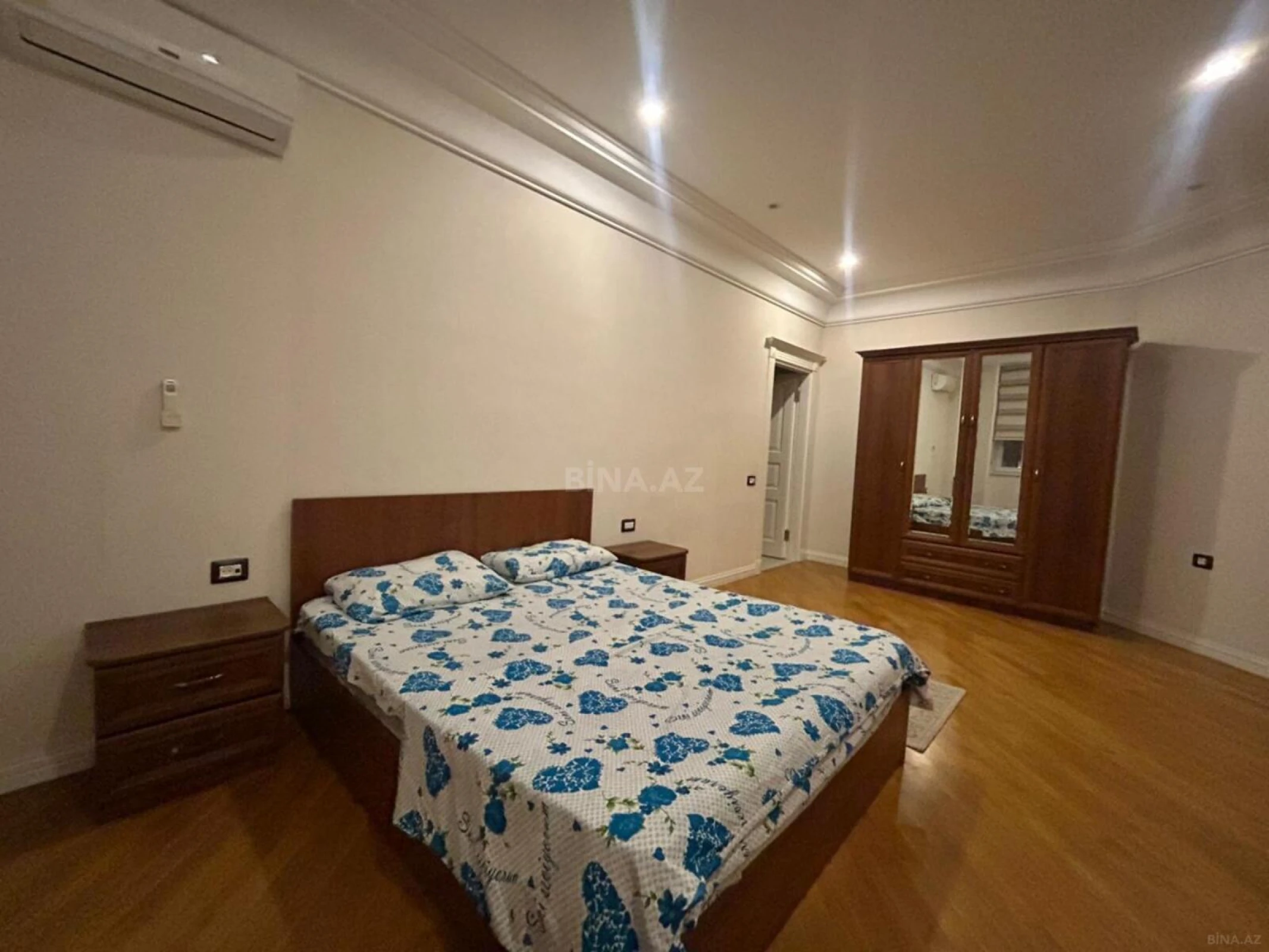 Kirayə verilir 3 otaqlı mənzil 150 m²
