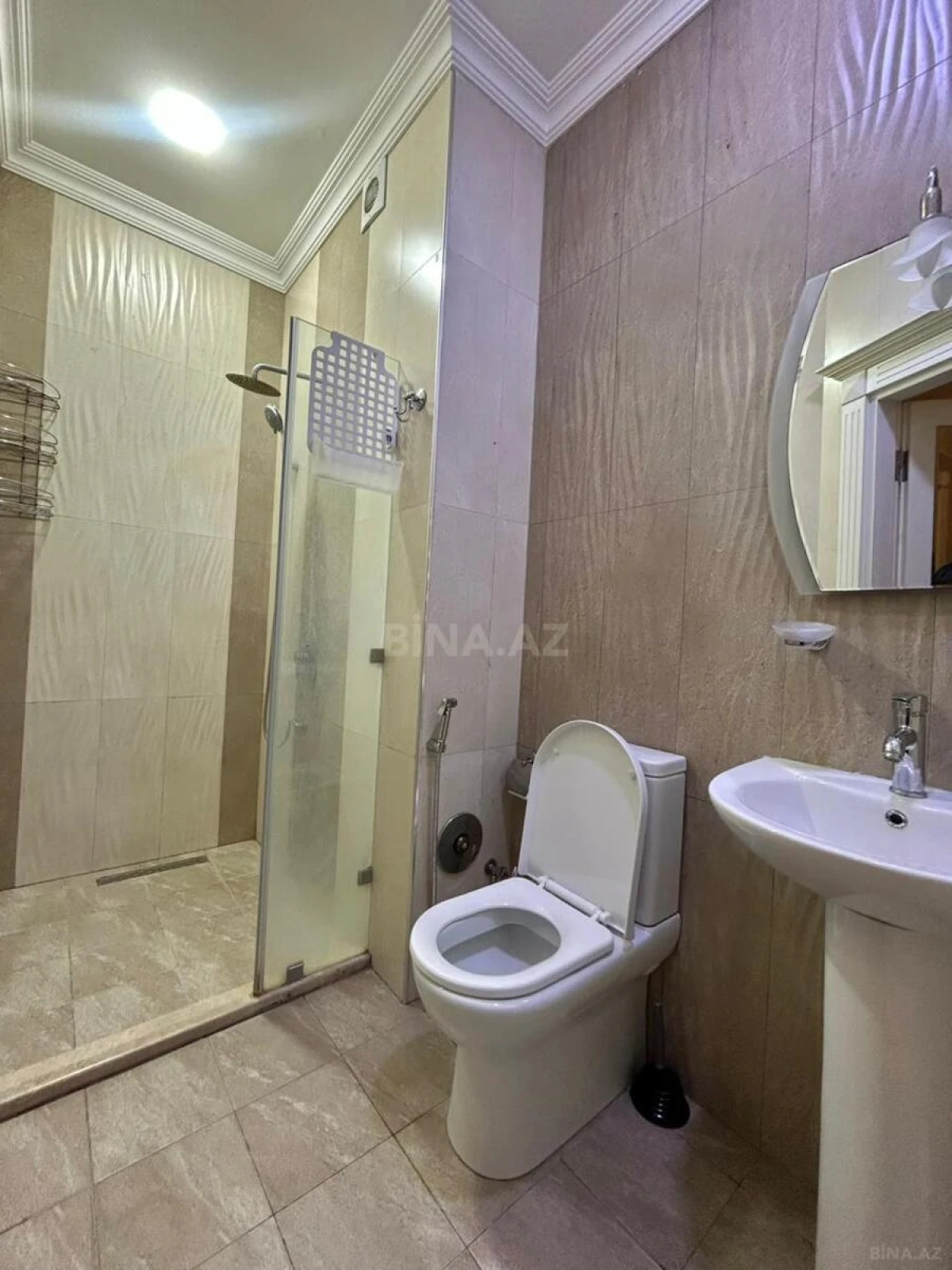 Kirayə verilir 3 otaqlı mənzil 150 m²