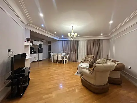 Kirayə verilir 3 otaqlı mənzil 150 m²