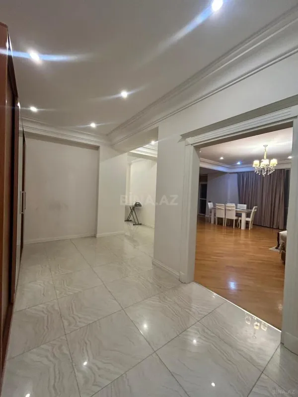 Kirayə verilir 3 otaqlı mənzil 150 m²
