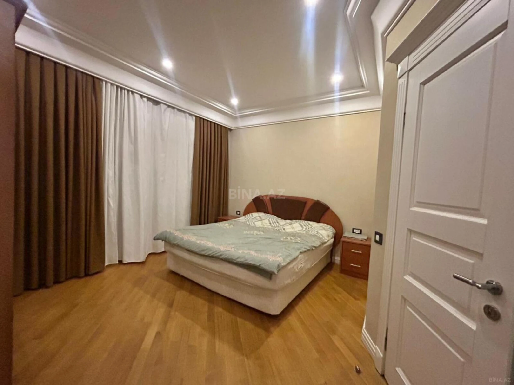 Kirayə verilir 3 otaqlı mənzil 150 m²