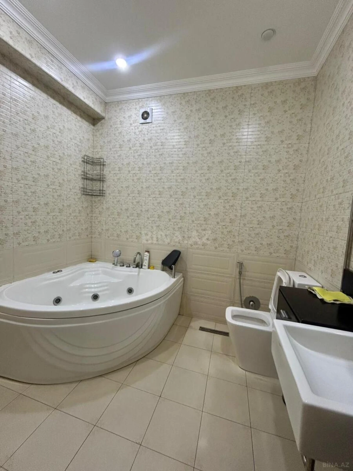 Kirayə verilir 3 otaqlı mənzil 150 m²