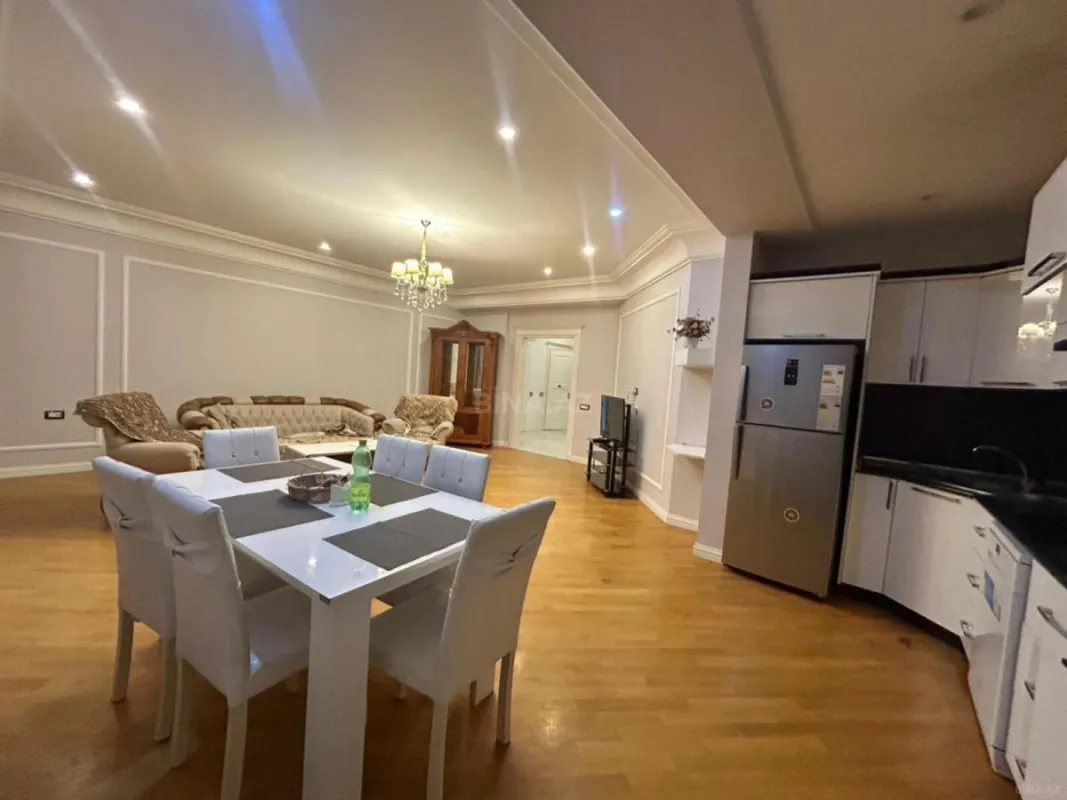 Kirayə verilir 3 otaqlı mənzil 150 m²