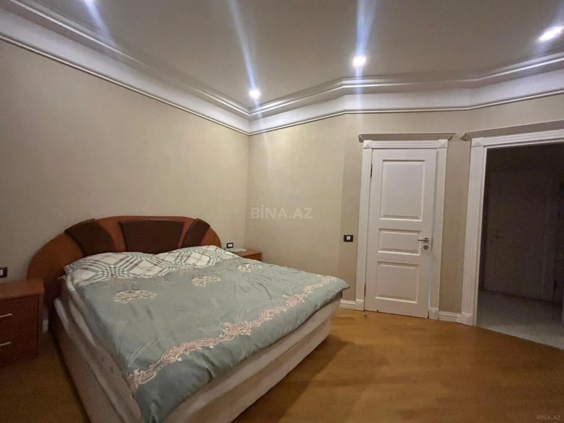 Kirayə verilir 3 otaqlı mənzil 150 m²