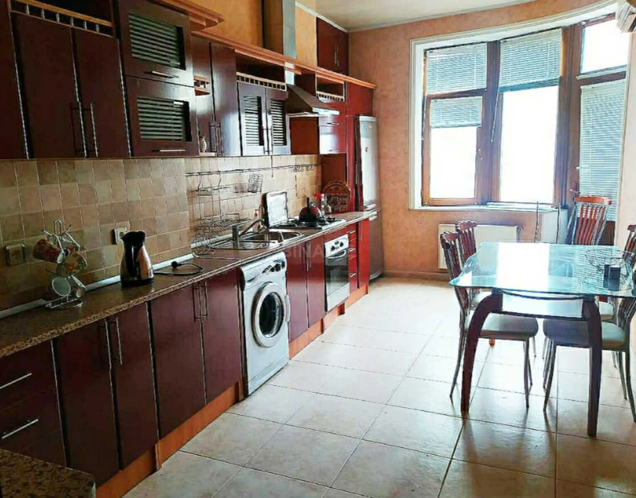 Kirayə verilir 3 otaqlı mənzil 145 m²