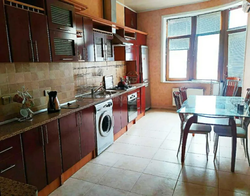Kirayə verilir 3 otaqlı mənzil 145 m²