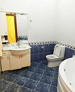Kirayə verilir 3 otaqlı mənzil 145 m²