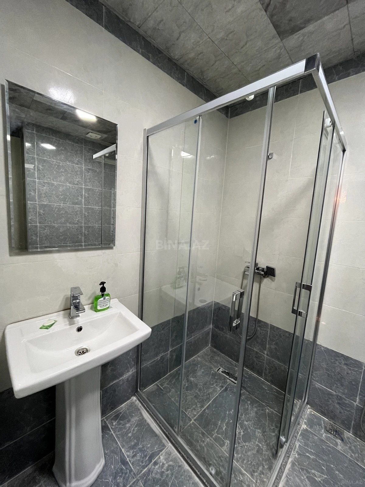 Kirayə verilir 2 otaqlı mənzil 100 m²