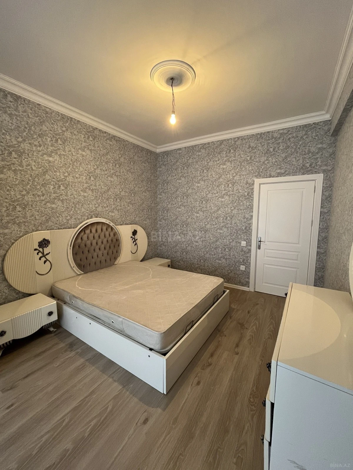 Kirayə verilir 2 otaqlı mənzil 100 m²